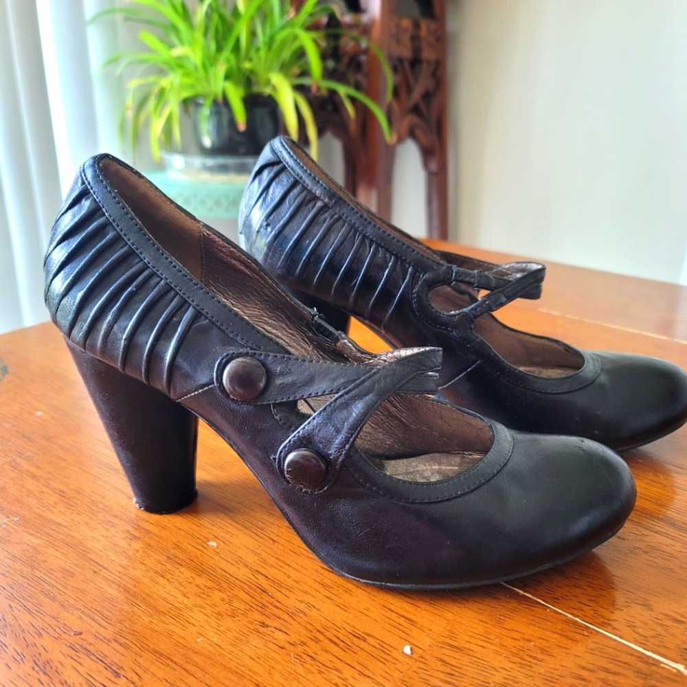 Miz Mooz Size 9 Black Heels